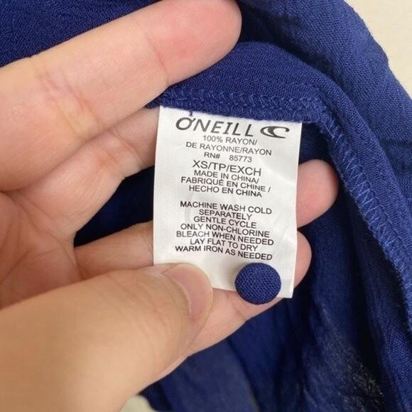 O'Neill NWT Navy Blue Cold Shoulder Peplum Blouse XS - Picture 4 of 6